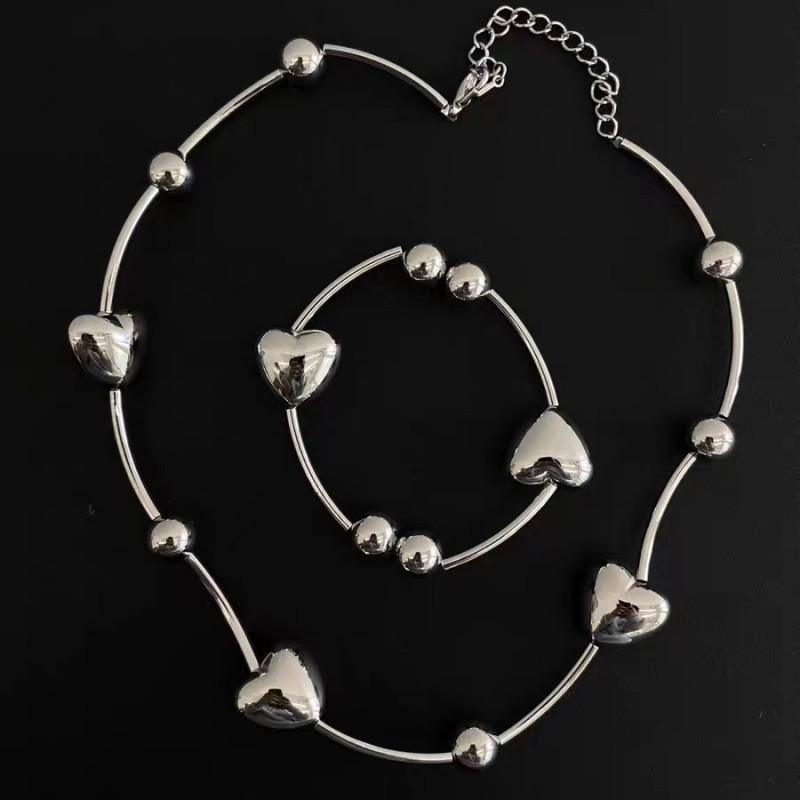 New Fashionable Sweet and Cool Metal Love Ball Necklace, Unique Female Personality, Niche Bracelet Trend Explosion