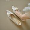 French pearl flower pointed head thick heel single shoes women are not tired feet low heel bridesmaid shoes bride shoes wedding shoes