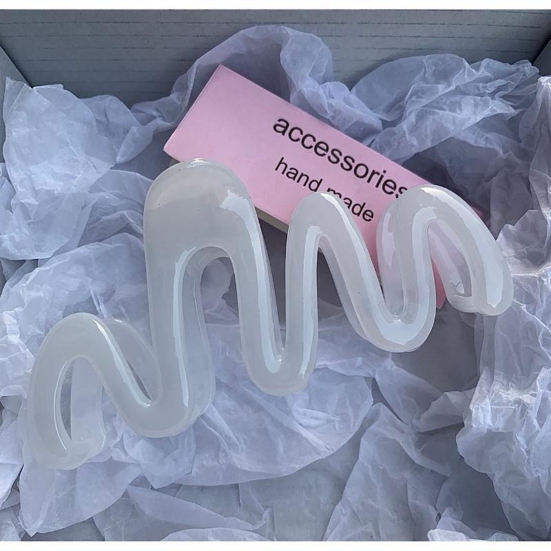 Colorful Jelly Wave Hair Claw Shark Hair Claw Clip Women Girls Korean Sweet Simple Irregular Hair Clip Hair Accessories