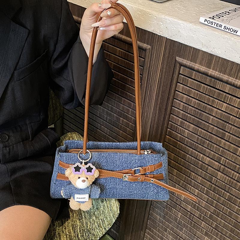 Underarm bag women's 2025 new high-end foreign-style women's summer versatile niche design shoulder portable baguette bag