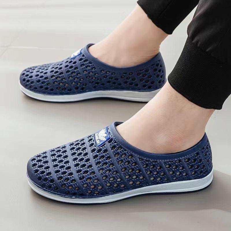 

2025 Summer Beach Men Sandals Breathable Men Casual Shoe Hole Shoes Light Clogs Home Garden Outdoor Male Flat Slippers 44 синій
