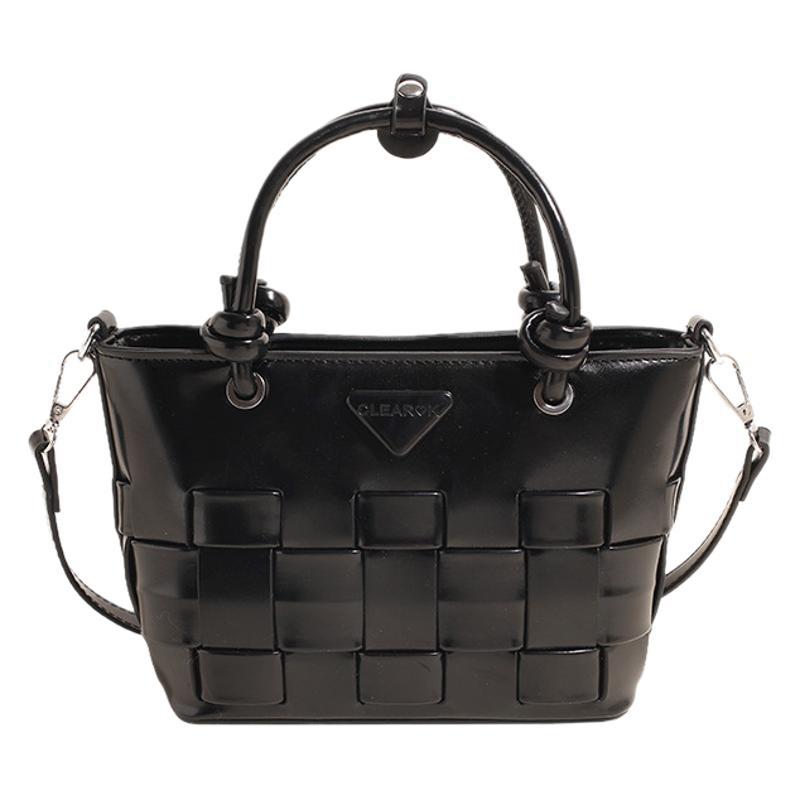 Retro hand-carried bucket bag, high-end women's bag, design sense, woven vegetable basket, messenger bag, fashion bag.