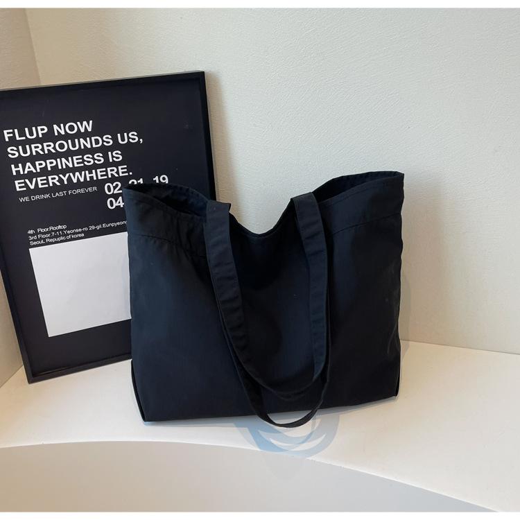 

Leisure trend winter new large capacity popular personality shoulder tote women s bag чорний