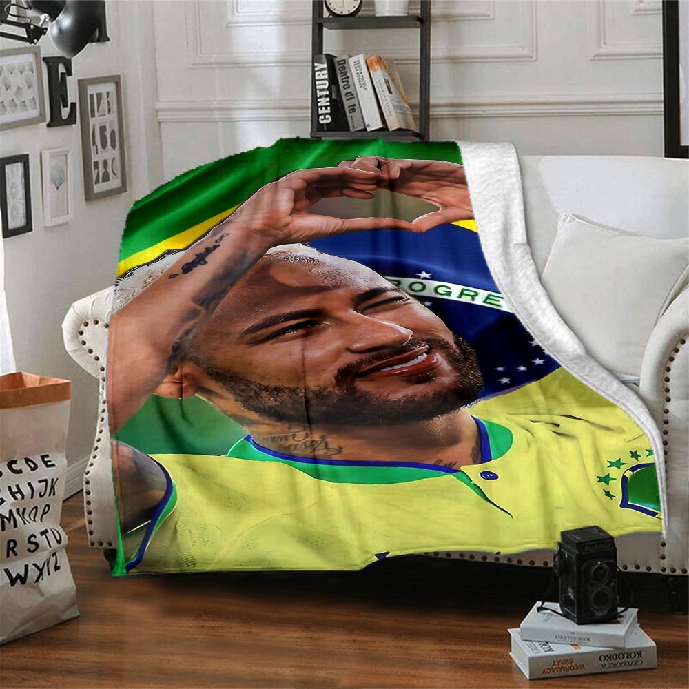 Atmungsaktive und warme Flanelldecke mit Aufdruck einer brasilianischen Fußballlegende, ein stilvolles Geschenk für Zuhause, geeignet für Zuhause, Büro und als Tagesdecke. 15a133