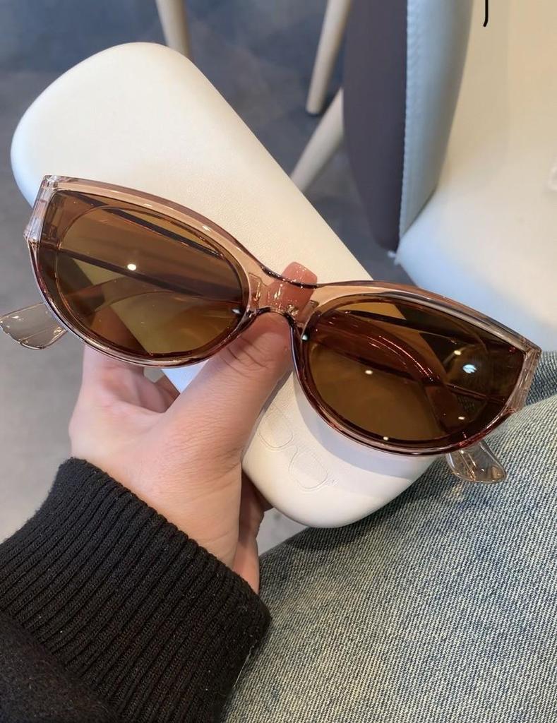 Women's High-Value Cat-Eye Retro Sunglasses - Celebrity Style, UV Protection, Trendy & Chic.