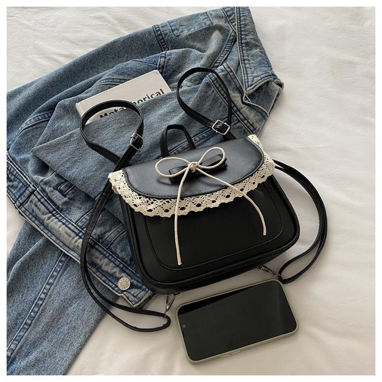 Modny damski plecak na jedno ramię z koronką i kokardą na lato 2025