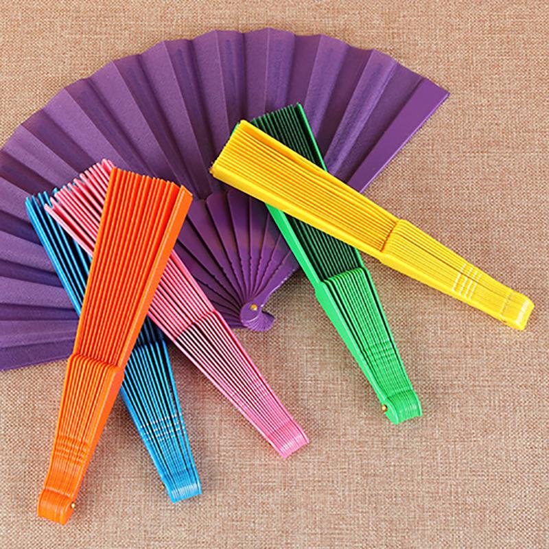 Klassischer Seidenstoff Kunststoffknochen Einfacher Faltfächer Chinesischer Stil Retro Handfächer Bühnenfächer Hochzeitsgeschenk für Gäste