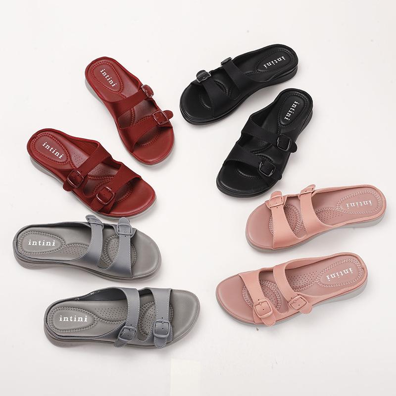 Fashion Rivet Shoes House Slippers Platform Luxury Slides Low Summer Clogs Woman Pantofle Designer Rubber Beach 2025 Fashion Silk TPR Ho