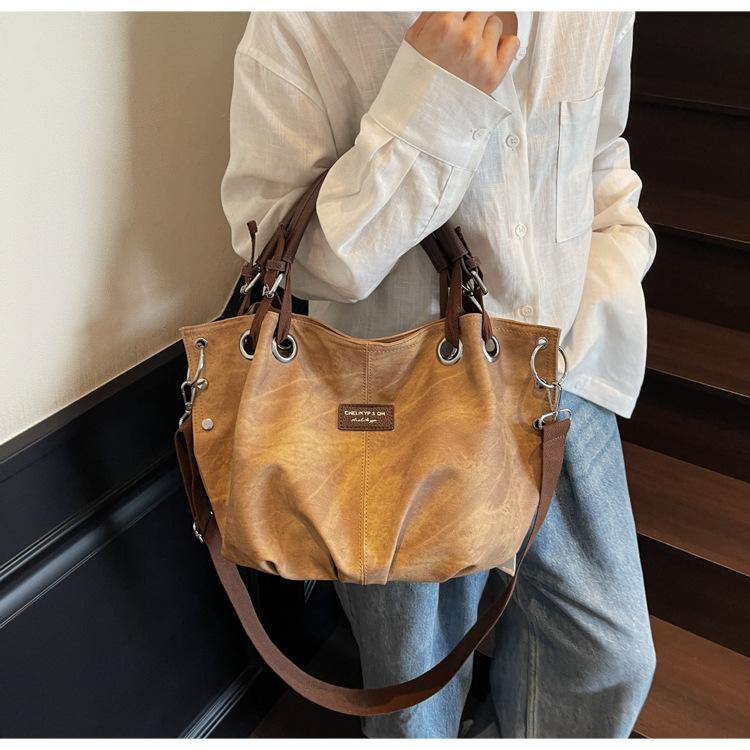 Vintage casual handbag large capacity pleated personalized shoulder bag street tide commuter women messenger bag