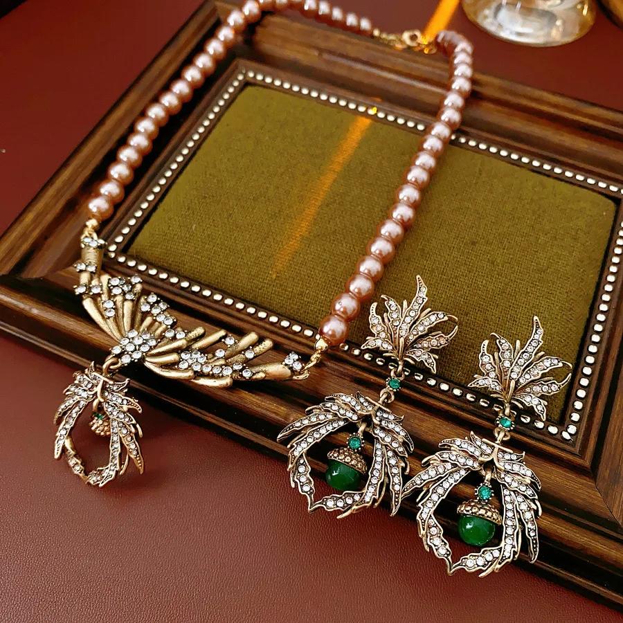 Set di Gioielli Vintage con Foglie Intarsiate di Strass per Donna Ciondolo Ragno Collana di Perle Set di Orecchini da Sposa Retro di Alta Gamma