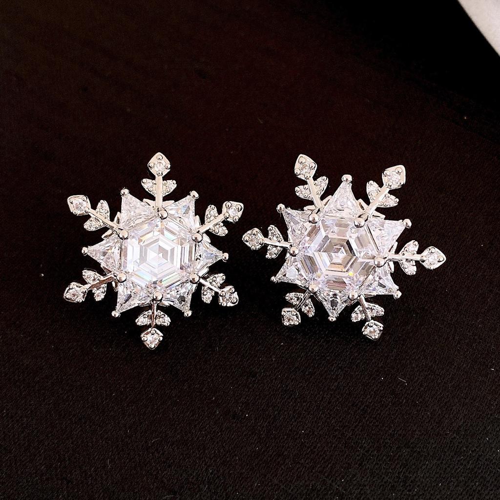 Zircon snowflake earrings stud earrings temperament exquisite earrings design sense niche