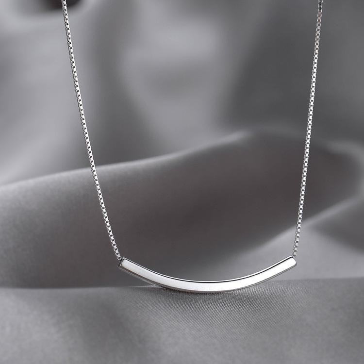 Smile Elbow Necklace Women s Pendant Light Luxury Niche Design Advanced Sense ins Style Fashion Simple Temperament Versatile Clavicle Chain