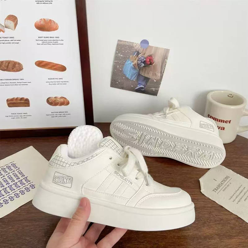 Women's New Spring and Autumn Platform Bread Shoes Versatile with Wide-leg Pants Shoes Casual Sports Board Shoes