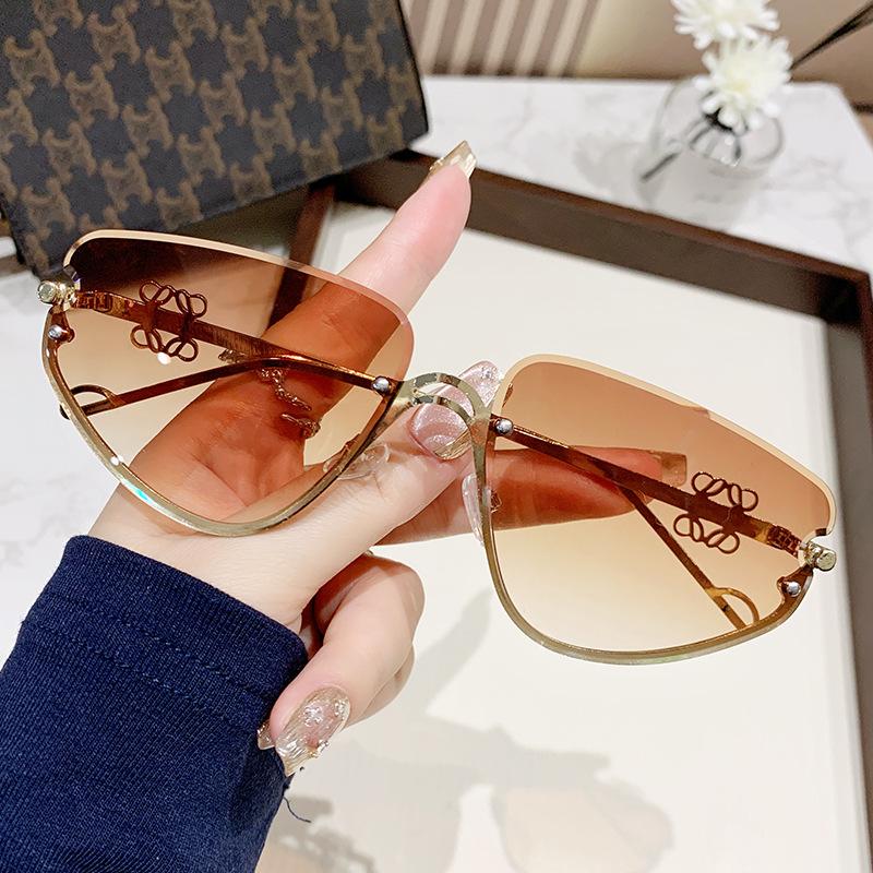 

Солнцезащитные очки Женские Металлические Солнцезащитные очки Дизайн Чувство Жаба Полая Оправа