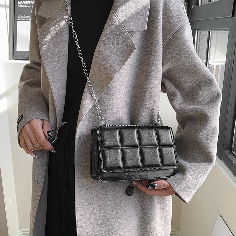 Solid color casual indentation square 2025 new fashion simple trend temperament chain shoulder crossbody small square bag