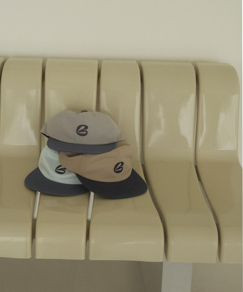 BLUFF B Initial Logo Two-Tone Cap [Beige]