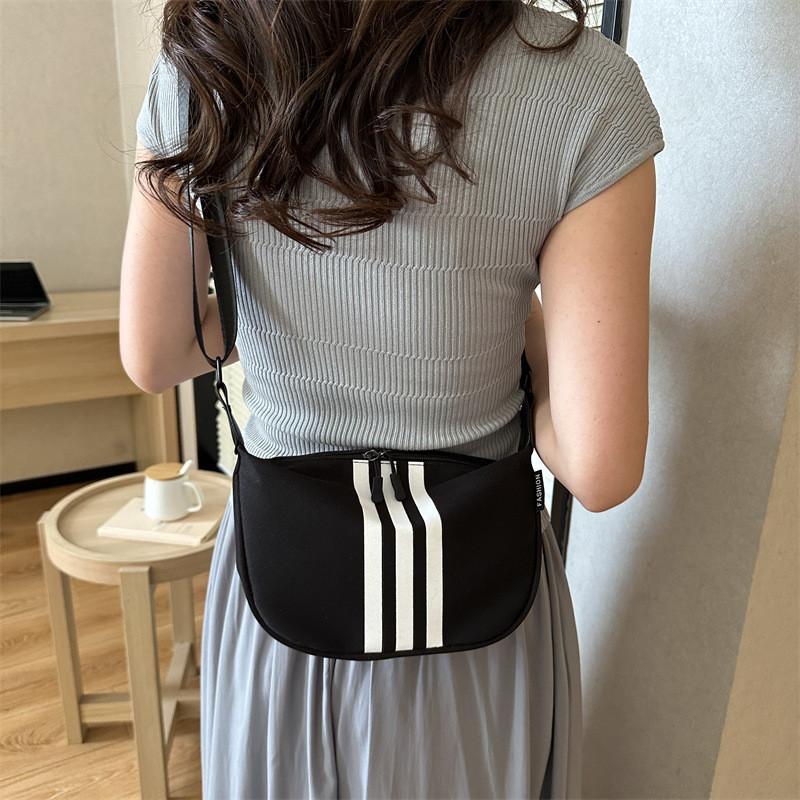 Stilvolle Lässige Umhängetasche für Pendlerinnen Perfekte Herbstmodische Kleine Quadratische Handtasche