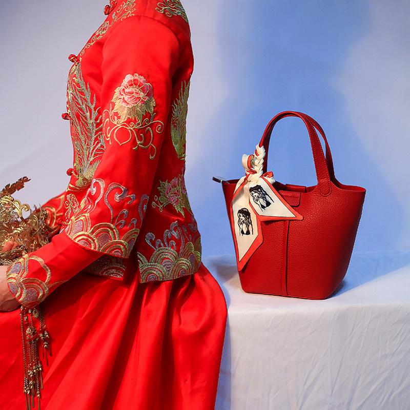 

Bag 2025 new bridal high-end niche wedding portable wedding red usually available large-capacity wedding bag красный