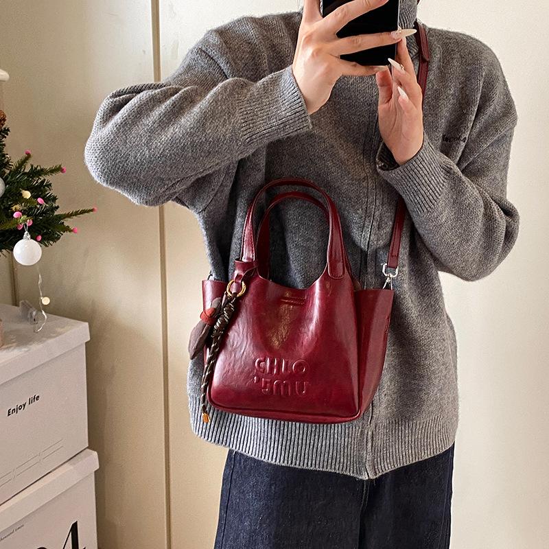 2025 autumn and winter new fashion trend generous retro exquisite small square bag women's shoulder bag