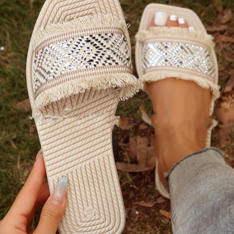 Flat bottomed tassel slippers for women