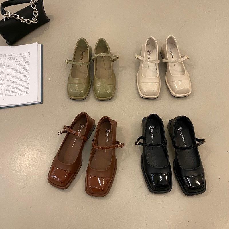 Honkongo juoda kvadratinė galva Madingi lengvi viengubi batai Moteriški batai su vienu mygtuku storu kulnu Mary Jane maži odiniai batai