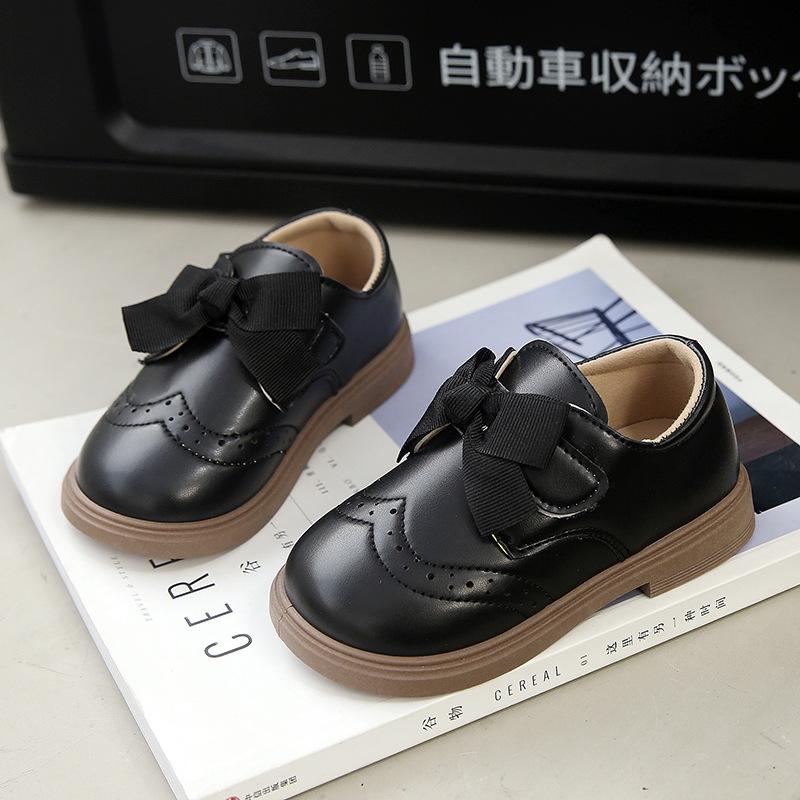 

Кожаная обувь для девочек 2025 весна и лето новая детская одинарная обувь туфли принцессы в зарубежном стиле детская обувь на мягкой подошве для младенцев 20-25 yards FCL shot 48 pairs чёрный