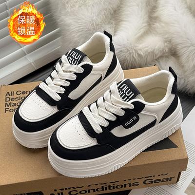Chaussures blanches montantes à semelles épaisses en cuir pour femmes, automne nouveau, chaussures de skate panda en velours, chaussures de sport décontractées