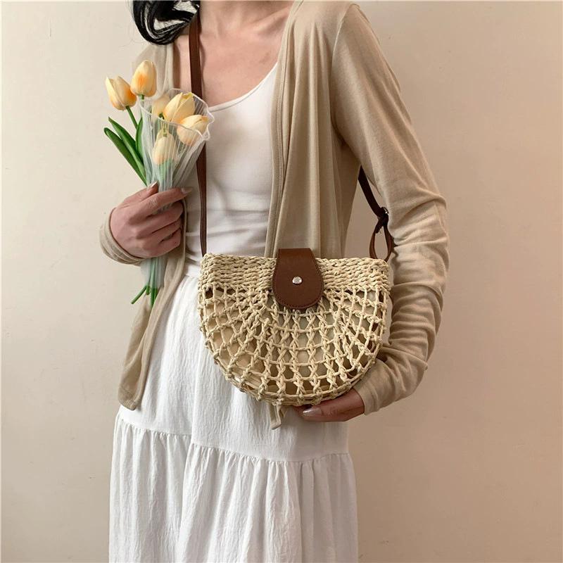 Bolsa de Palha Feminina Boho com Recortes Formato Semicircular Elegante Tendência Bolsa Transversal para Praia de Verão e Uso Diário
