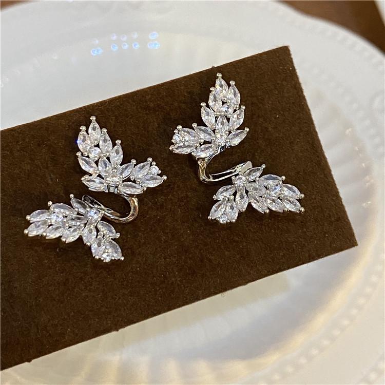 Elegant Zircon Butterfly Ear Cuff: Unique, Non-Pierced Design for Women