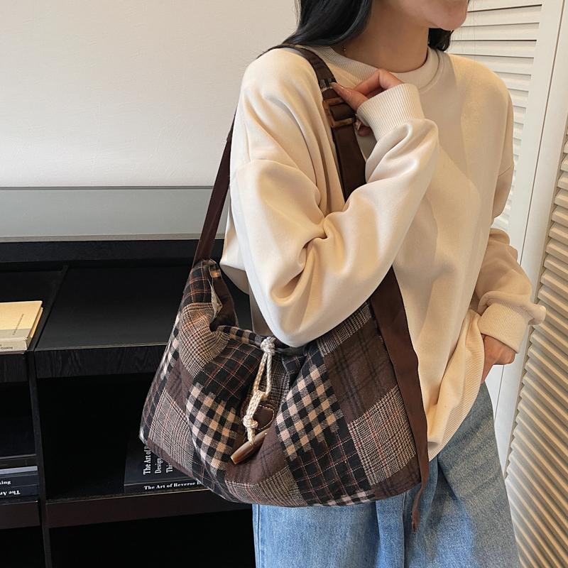 Pig Bag Women's Large Capacity Tote Bag Lightweight Retro Shoulder Crossbody Bag