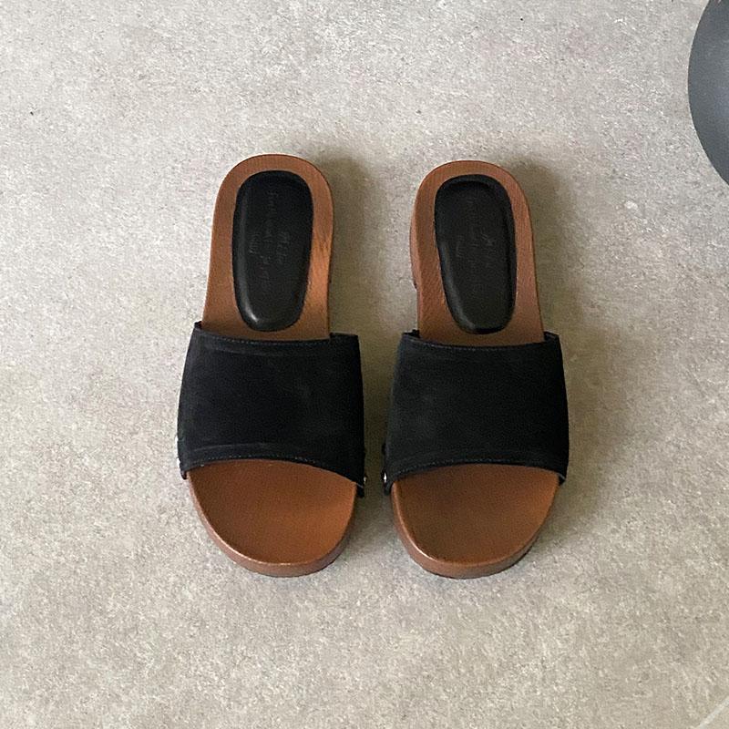 Fashion Luxury Female Slides Flats Ladies Slippers Shoes Summer Beach Round Toe Fashion Metal Rivet Women Flats Slippers Sandals Shoes