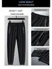 Pantaloni della tuta casual estivi da uomo in seta ghiacciata, sottili e traspiranti, con gamba dritta, tasche con cerniera e polsini.