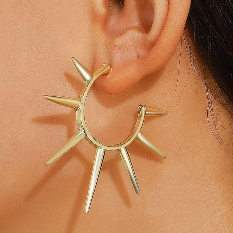 1 Pair Of Retro Gothic Style Thorn Heart Design Earrings, Heart-Shaped Earrings With Spikes, Neutral Earrings Holiday Party Gift