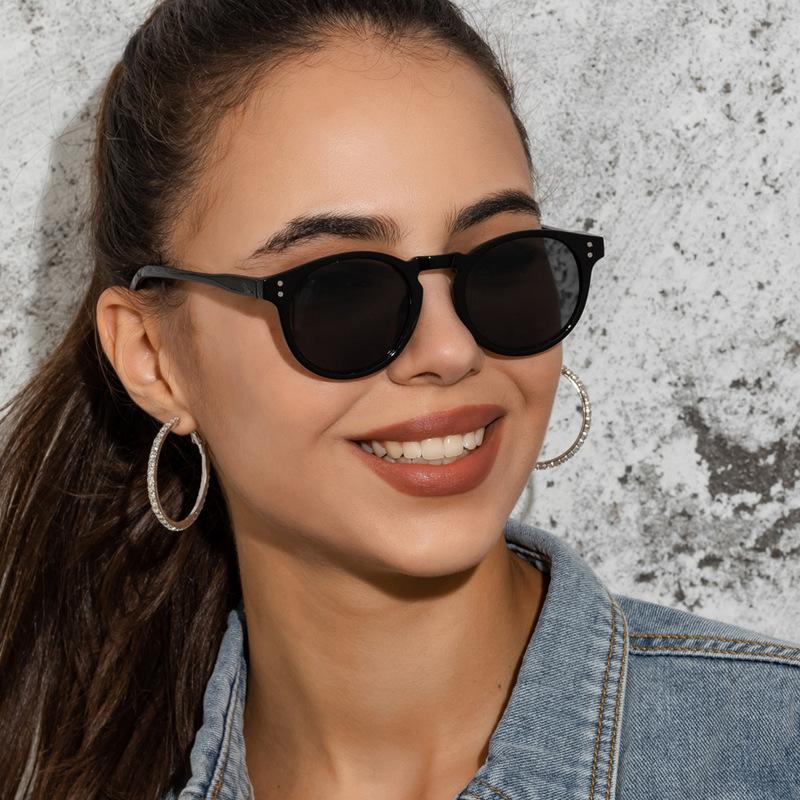 Vintage Small Frame Sunglasses for Women Trendy Oval Frame Sun Glasses Retro Shades Travel Beach UV400 Protection Eyewear