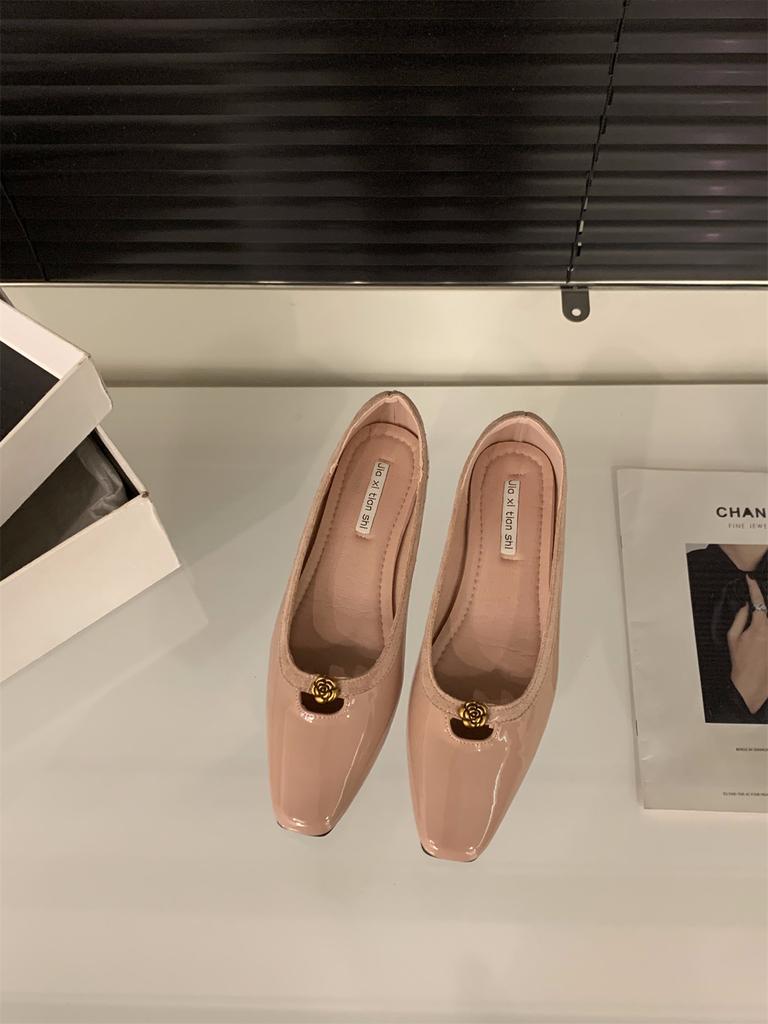 Coarse heel black commuter single shoes women's shoes new spring and autumn red with skirt square head shoes