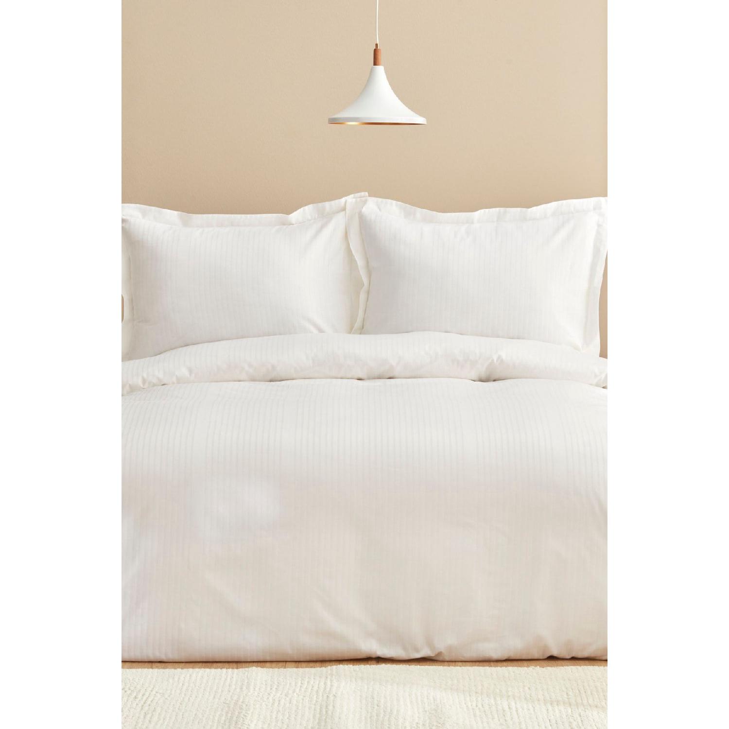 

Uniq 100% Cotton Double Satin Duvet Cover Set White