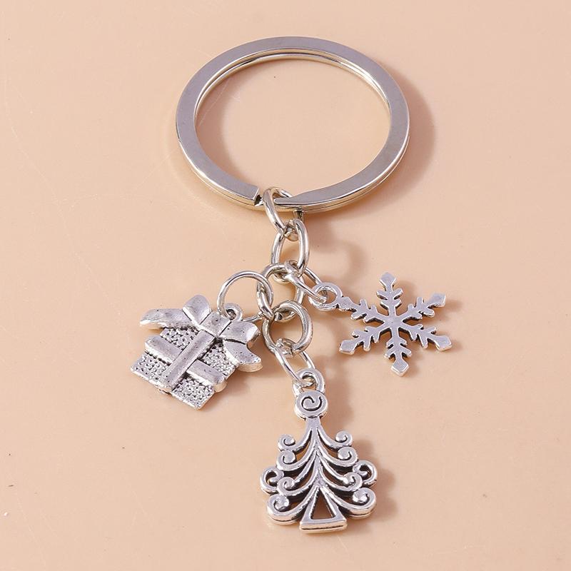 New Alloy Christmas Keychain Snowflake Elk Bell Key Rings Pendant for Christmas Women Girls Handbag Accessories DIY Jewelry Gift