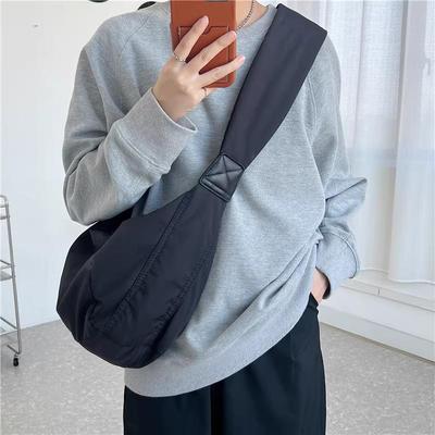 Koreanische Wide Strap Canvas Crossbody Tasche - Damen Nischen-Falten-Knödel-Umhängetasche