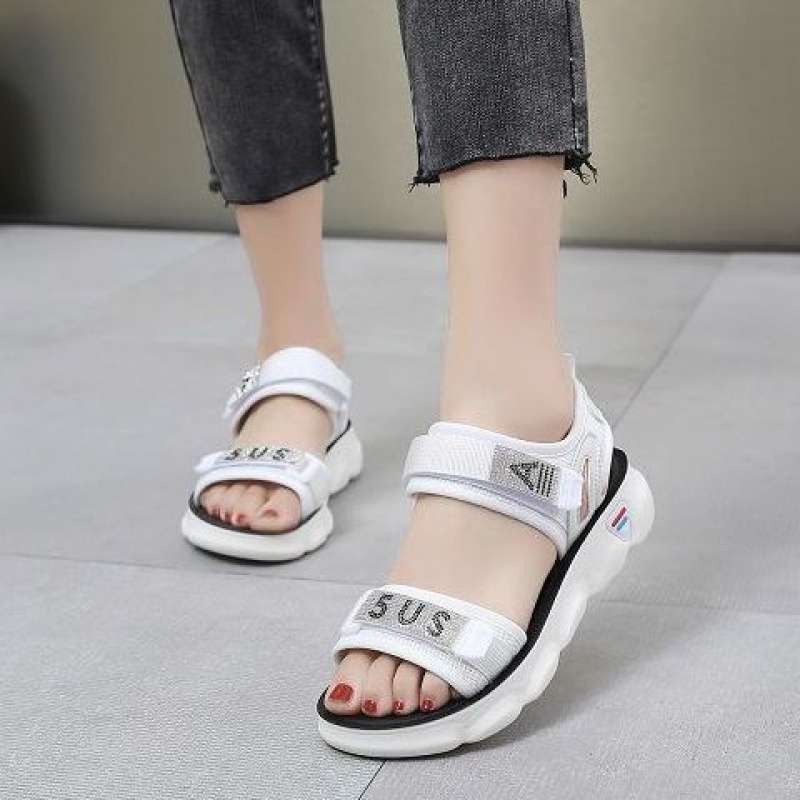 Sports sandals flat-soled fairy wind ins tide 2025 new summer Korean version casual Velcro beach shoes