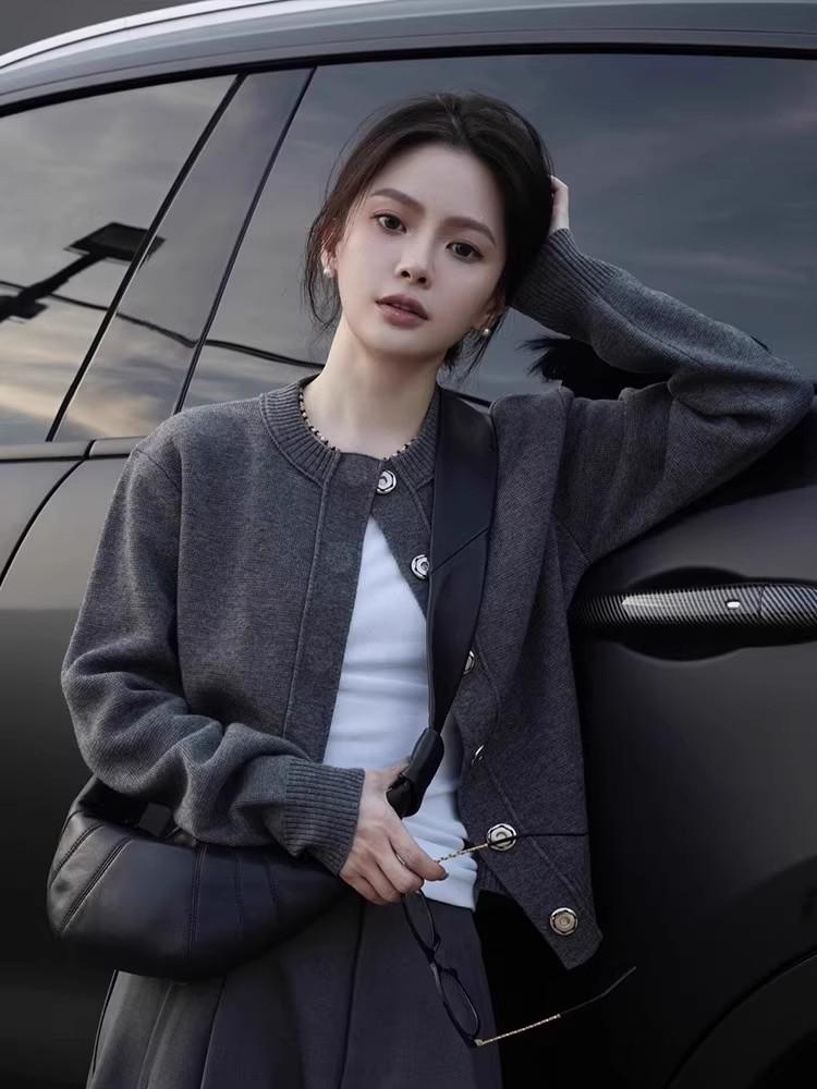 High-Quality Gray Pure Wool Women's Short Loose Knit Baseball Jacket Sweater for Autumn/Winter
