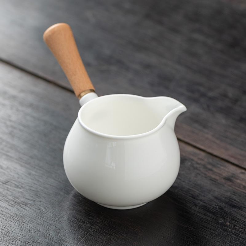 

Сует нефрит белый фарфор чахай массив дерева боковая ручка большой чахай керамический чайный диспенсер чахай приспособление для переливания чая чайное море