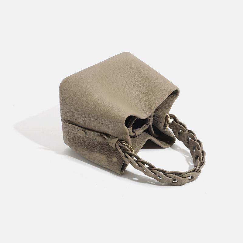 New Niche High-end Vegetable Basket, Fashionable Woven Bucket Bag, Commuting Hand-held Single Shoulder Diagonal Cross Bag