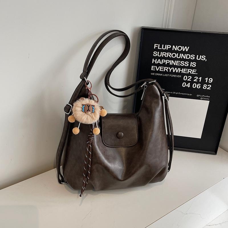 Nische Retro 2025 Damen Schulter-Crossbody-Tasche mit großem Fassungsvermögen und Anhänger