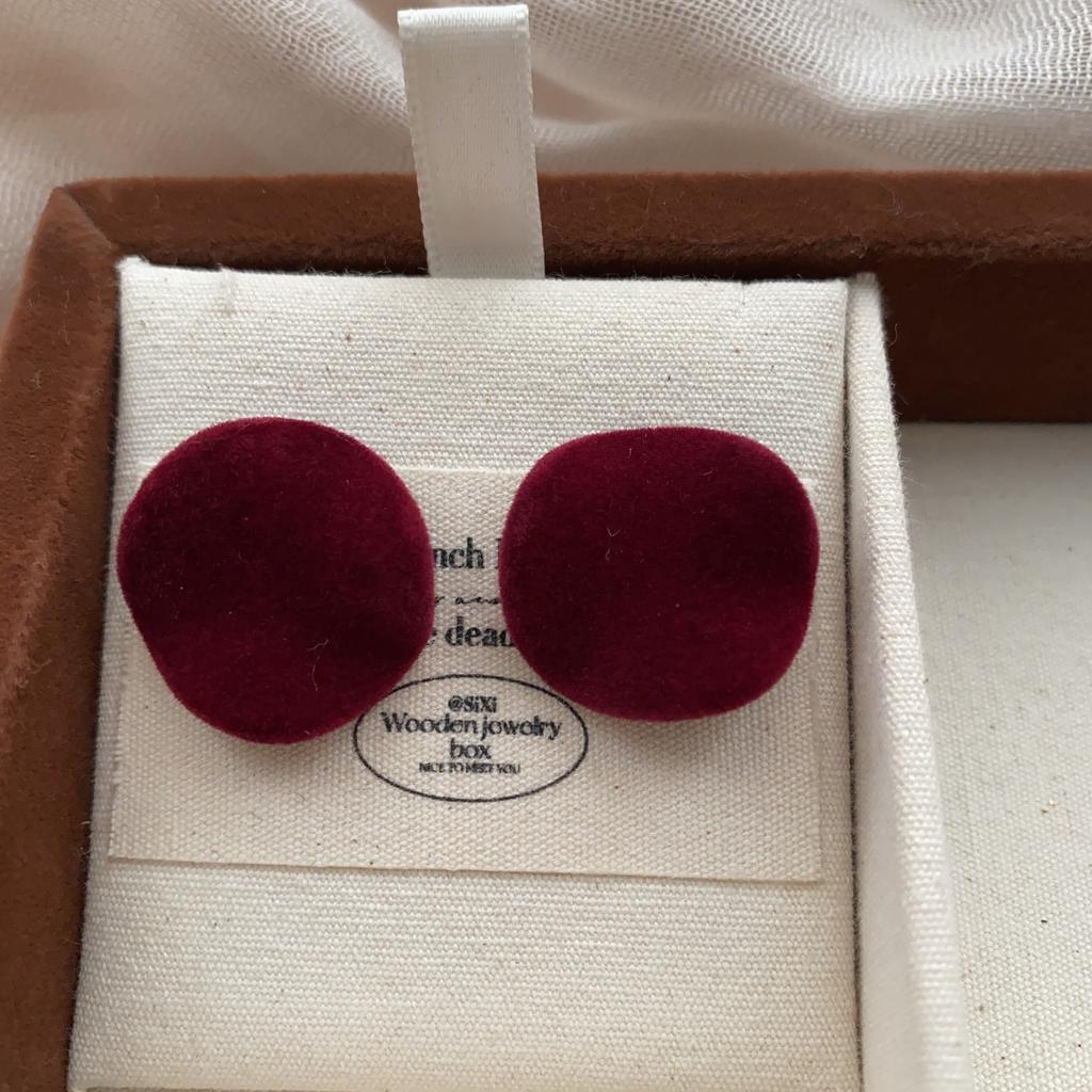 Red Simple Round Suede Stud Earrings Retro Elegant Autumn And Winter Earrings Light Luxury Niche Fashion Unique Earrings