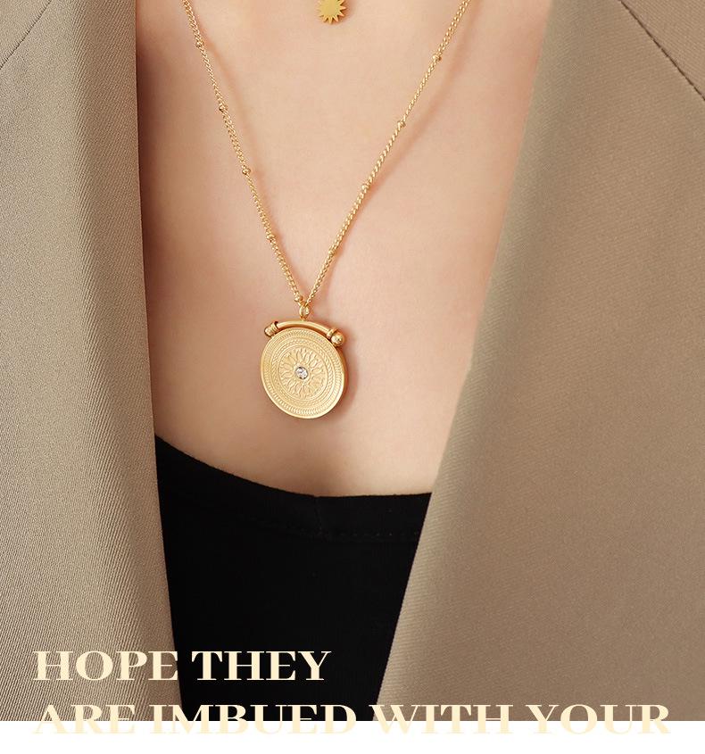 Titanium Steel Gold Plated Double Layer Clavicle Chain with Diamond Pendant and Star Badge