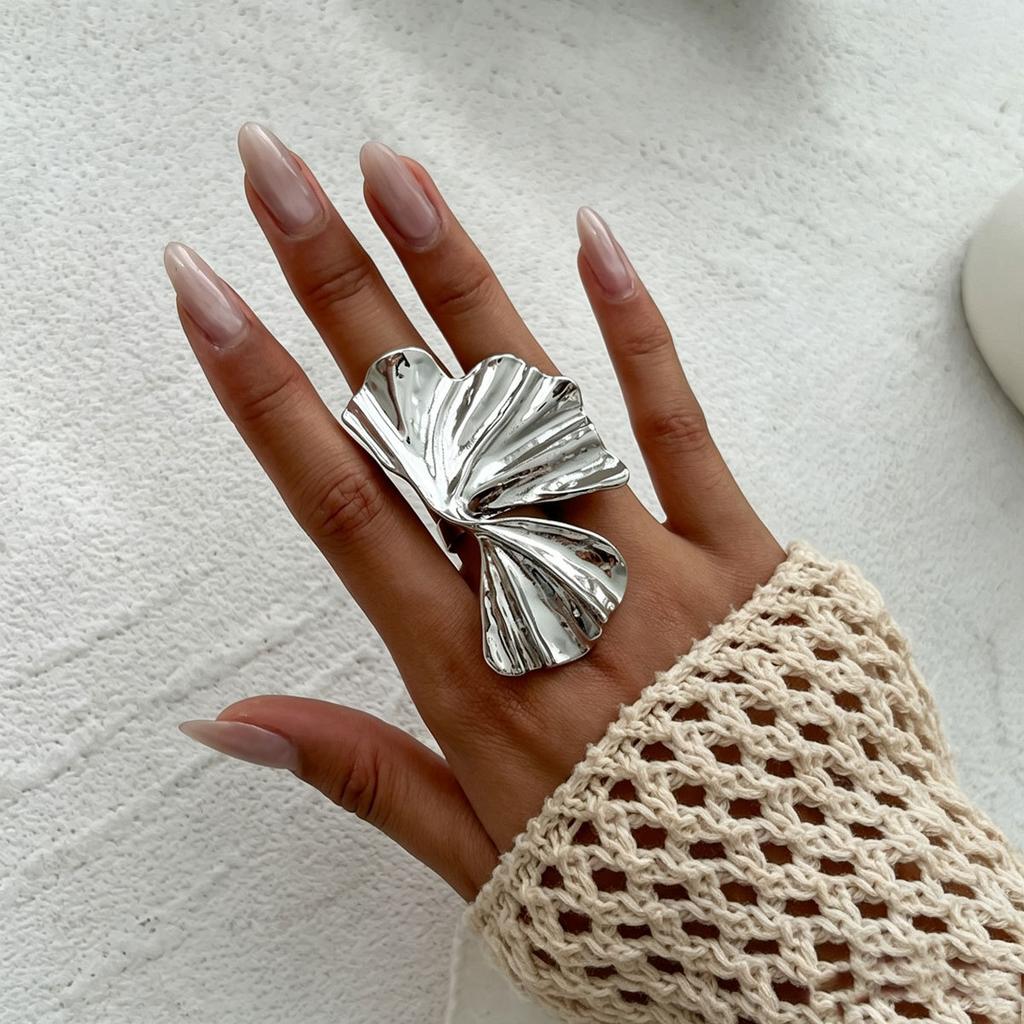 European and American jewelry, metal ginkgo leaf design three-dimensional ring, versatile pleated niche pair ring, index finger ring