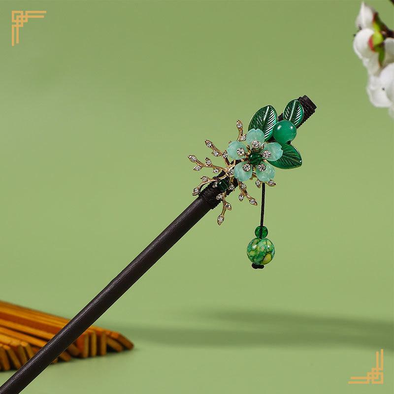 Ancient Style Magnolia Hairpin Artificial Transparent Glass Flower Tassel Hair Stick Wooden Simple Updo Hairpin New Year Gifts