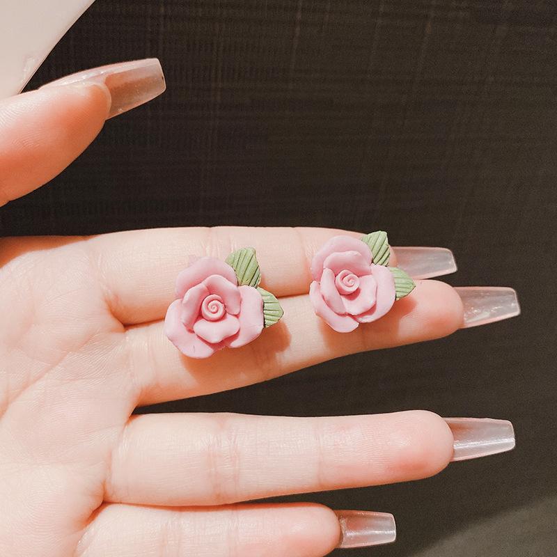 French fresh and sweet camellia stud earrings, new trendy summer niche design temperament gentle earrings