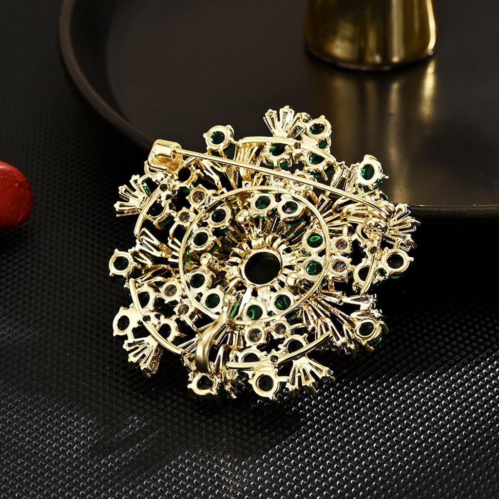 Damen Leichter Luxus Design Elegante Eingelegte Zirkon Schneeflocken Brosche Modische Und Vielseitige Nische Designgefühl Brosche