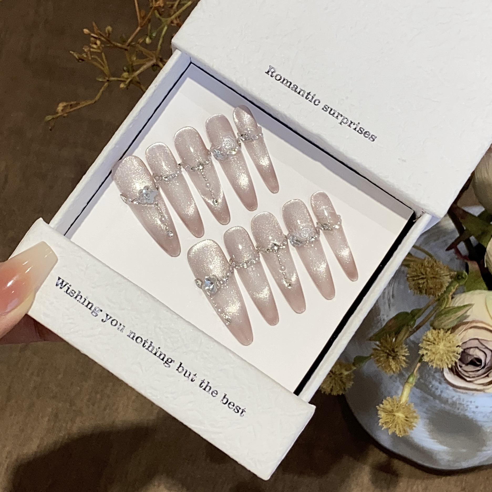 

Передовой Цепочка Сломанный Бриллиант Кошачий Глаз Трехмерный Рельеф Роза Цветок Апокалиптическая Мечта Накладки для Ногтей L